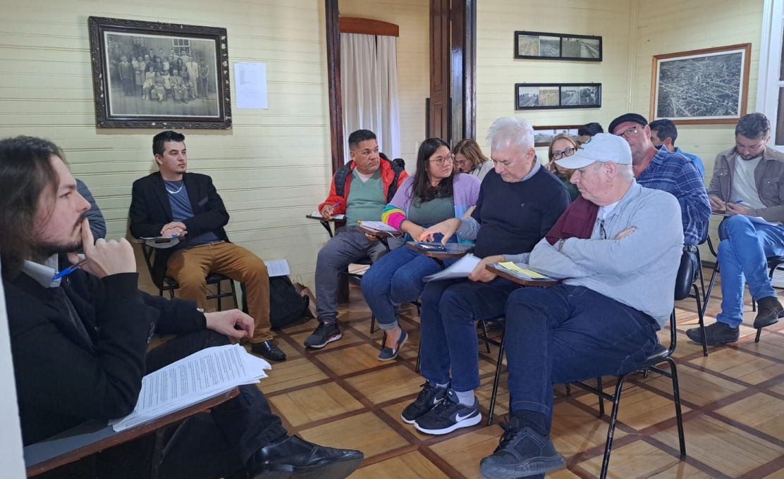 Grande Fórum De Incentivo à Cultura (grafic) Reúne Comunidade Cultural De Irati
