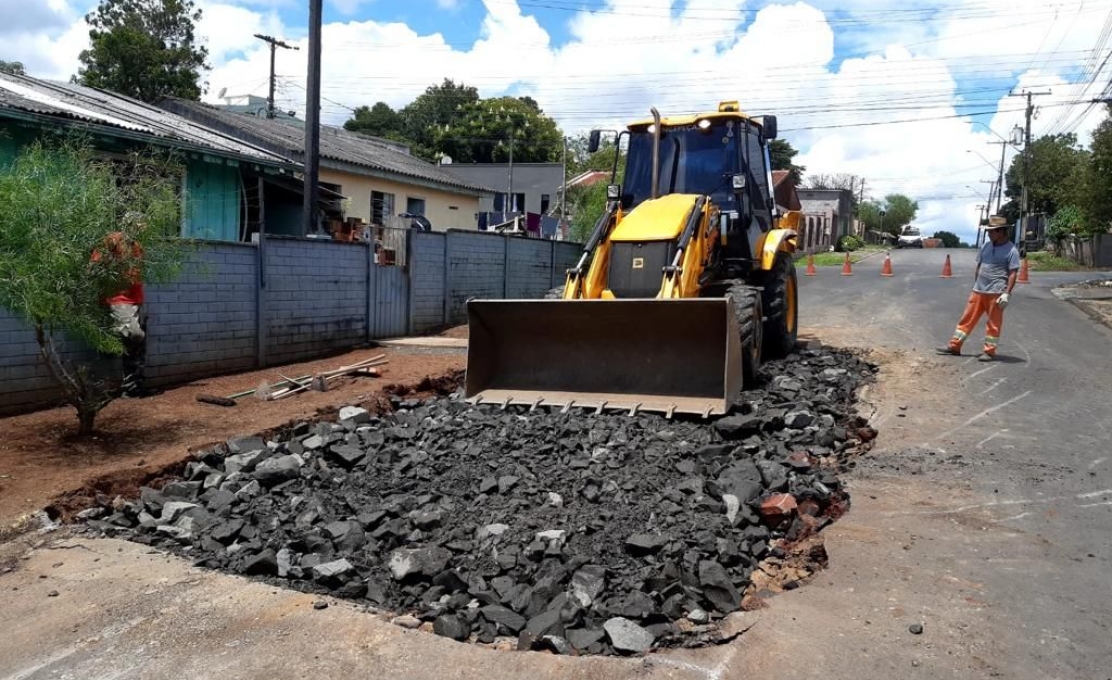 Ruas Recebem Melhorias No Bairro Fernando Gomes