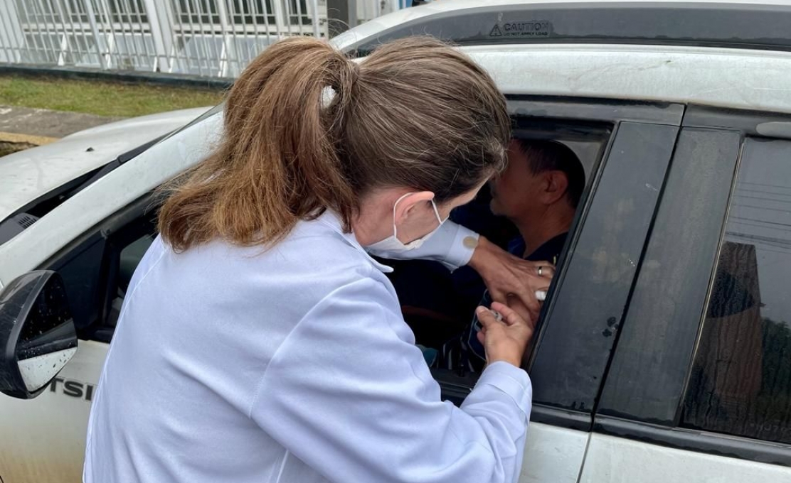 1.295 Doses De Vacina Contra A Gripe São Aplicadas No Drive Thru