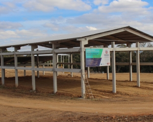 rea-sendo-construida-para-abrigar-coleta-de-materiais-reciclaveis.jpg