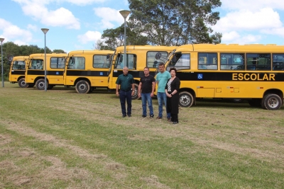 Cinco ônibus novos reforçam a estrutura do transporte escolar de Irati